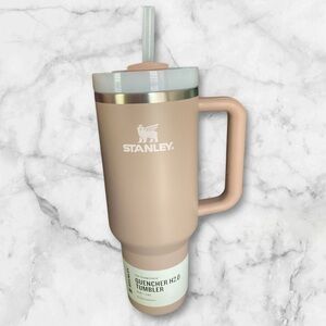 Stanley Quencher H2.0 Tumbler - 40 oz - Almond Rose